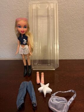Vintage Bratz Doll Funk Out! Cloe With Original Outfit Box Accessories 2001 MGA